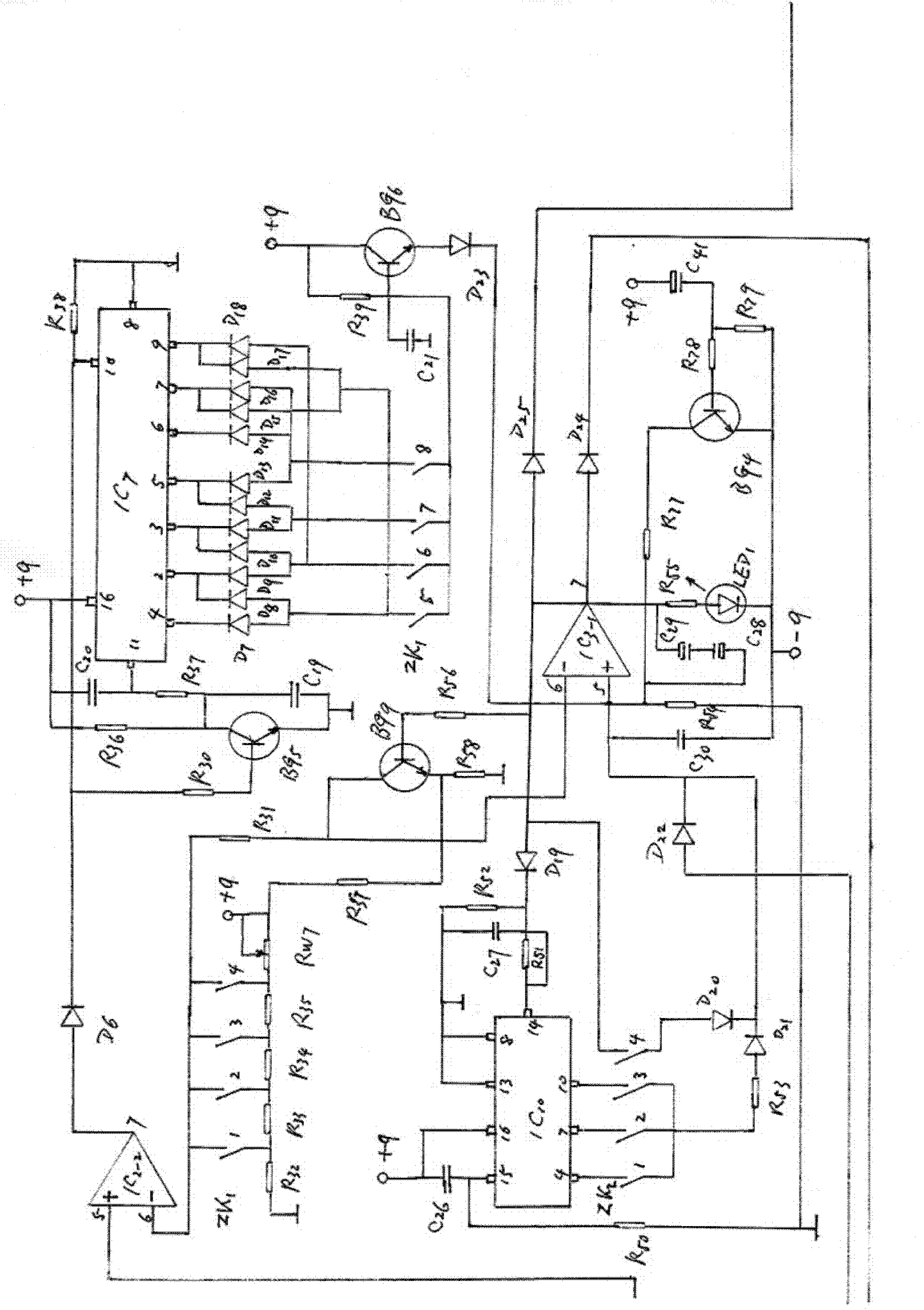 Three-phase variable leakage current protective device