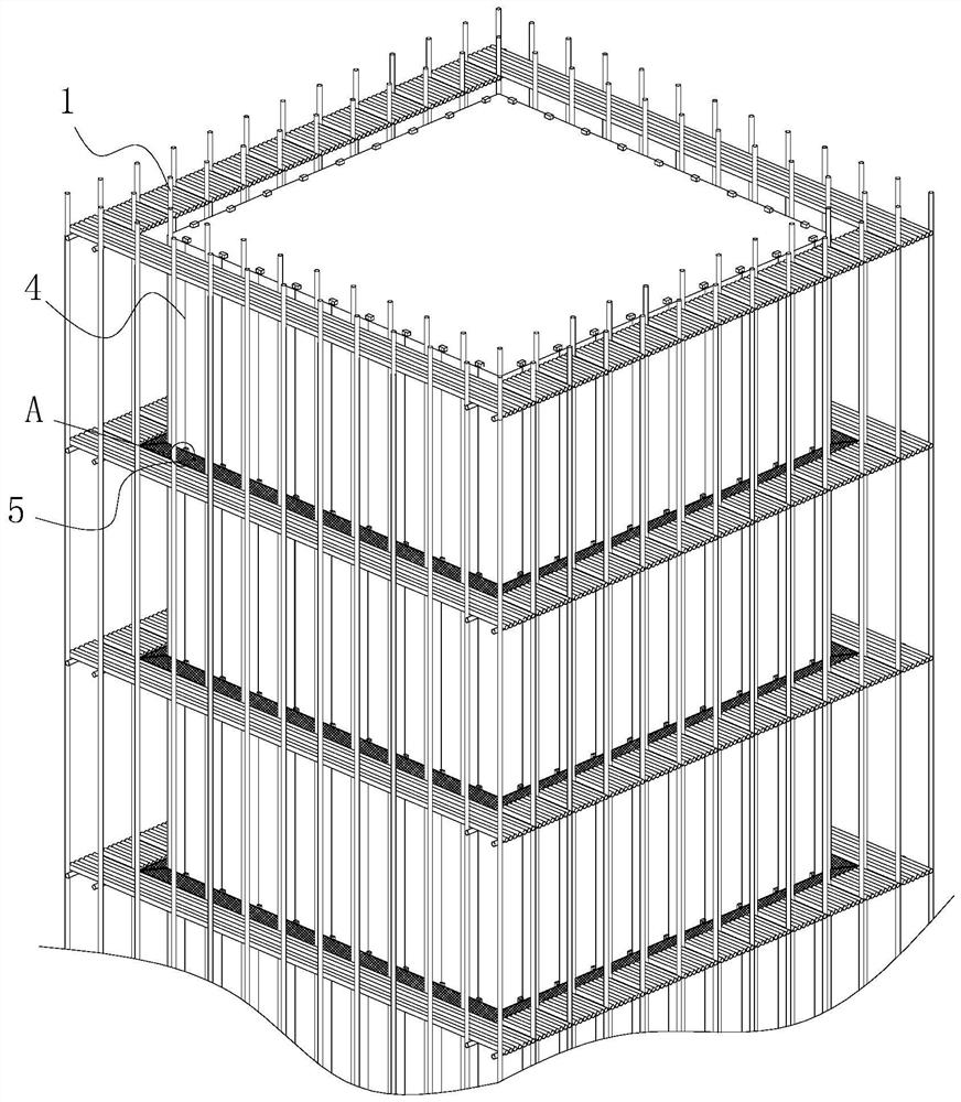 Screening device for gap between scaffolding and building exterior wall and method of use thereof