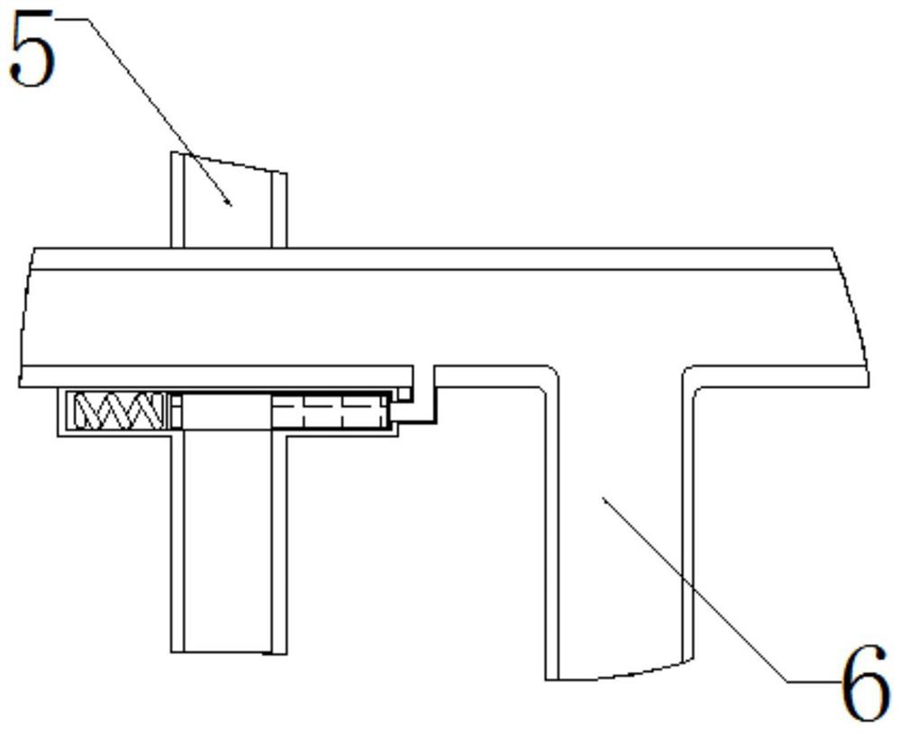 Hiking rubber shoe processing device capable of increasing injection molding pressure and realizing quick injection molding of cold gaps