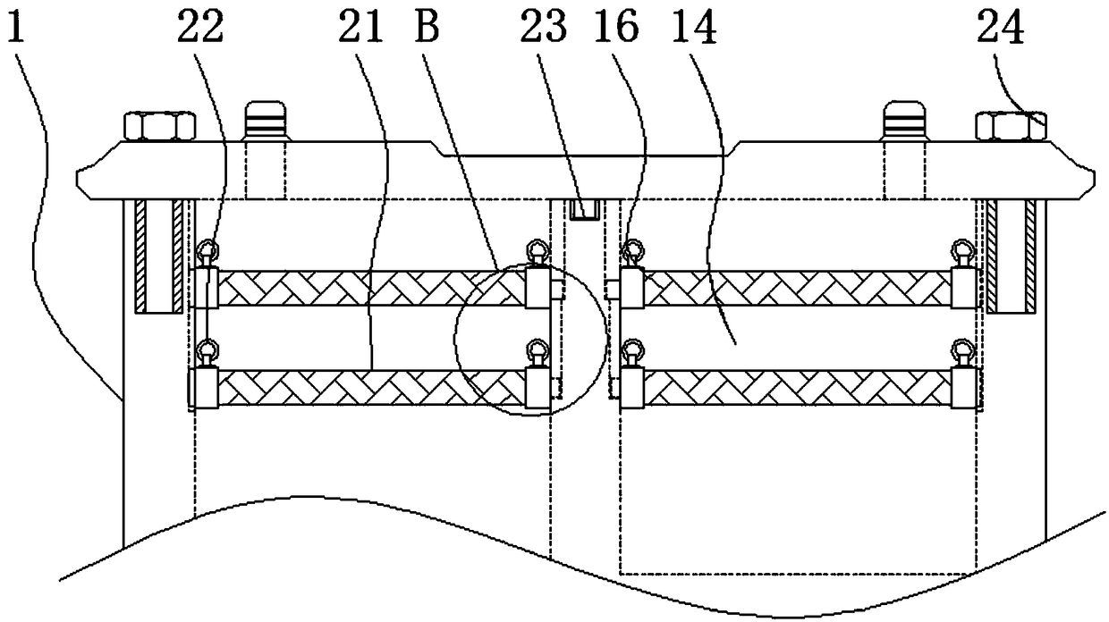 Mechanical filtering device integrating filtration and extraction and having clamping structure