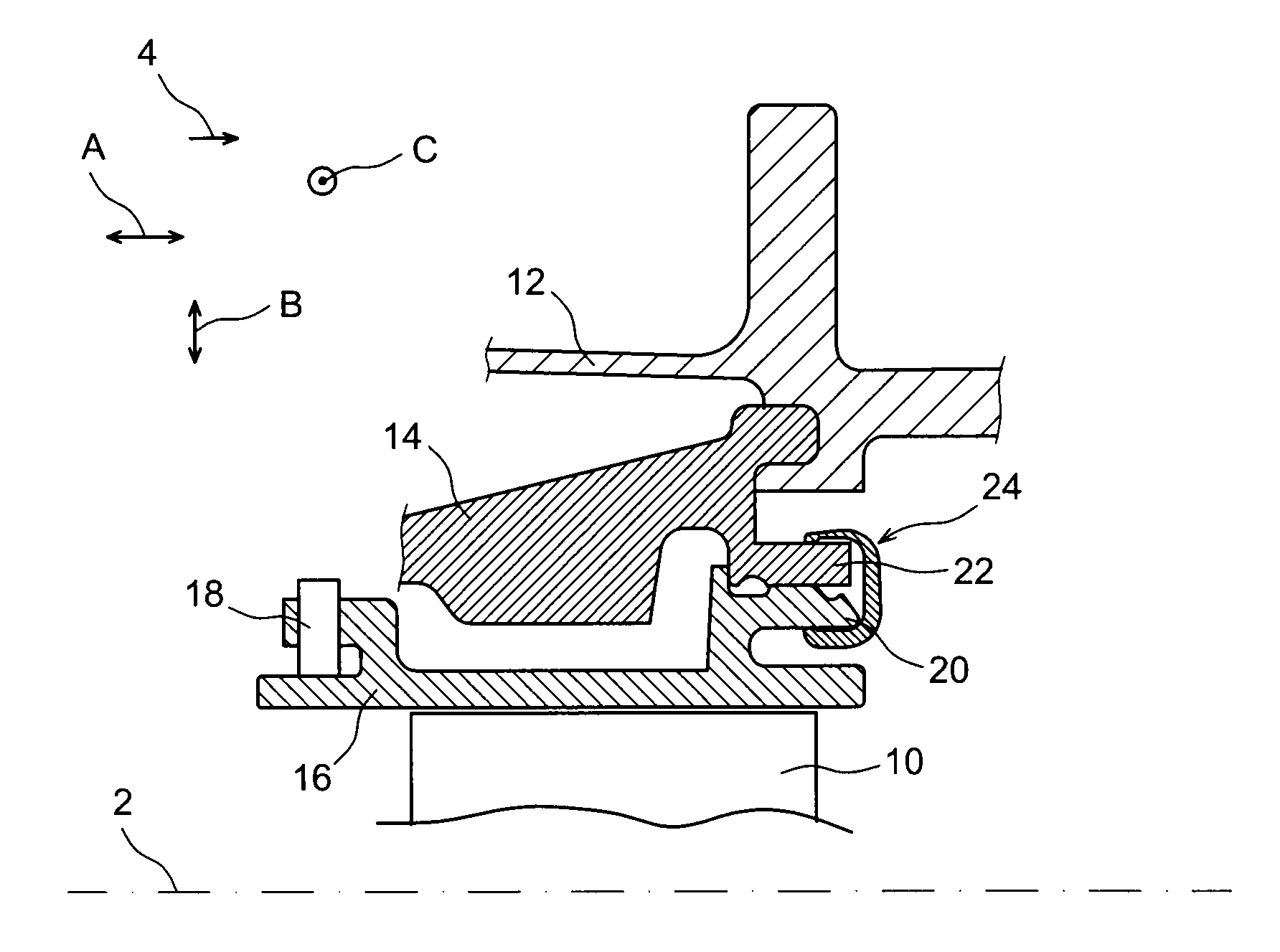 Asymmetrical member for locking ring sectors to a turbine engine casing