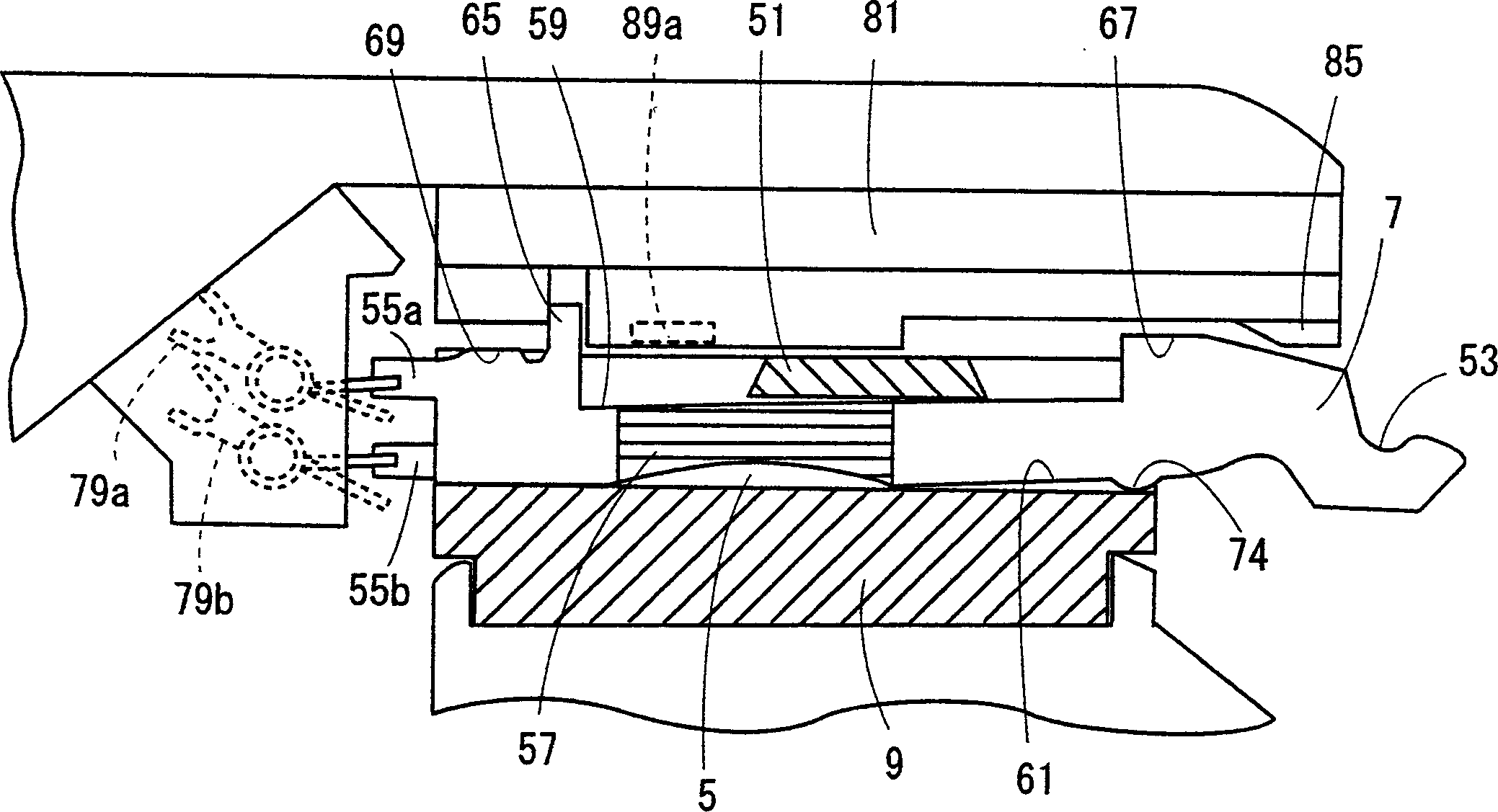 Weft knitting machine with transferring mechanism and transferring method