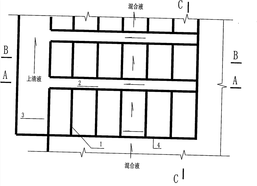 Sludge-water fast separating device and application thereof in biological sewage treatment