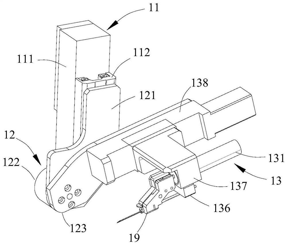 Centering motion blood sampling device and robot containing device