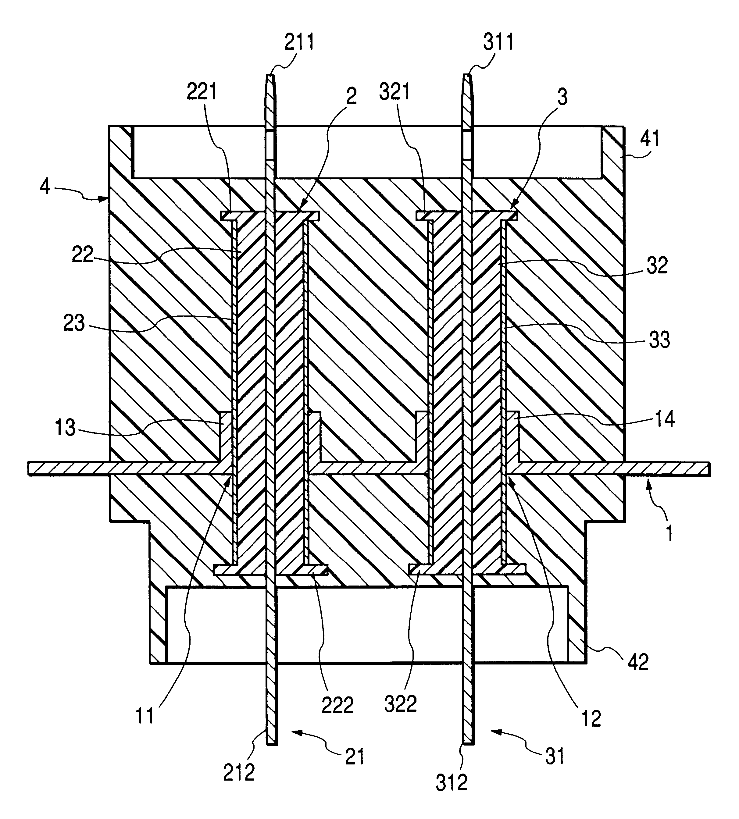 High-voltage feedthrough capacitor