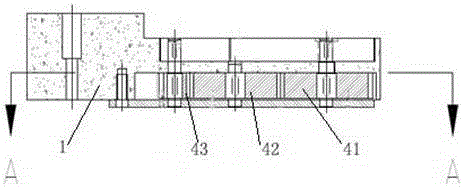 A branch track mechanism for sorting on both sides of a linear sorter and its application method