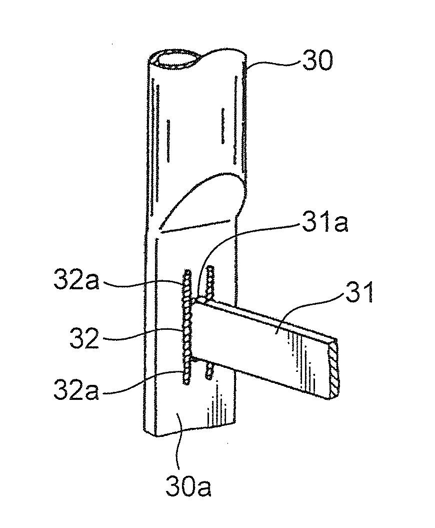 Thin plate-reinforcement structure utilizing reinforcing effect of weld bead and method of producing the same