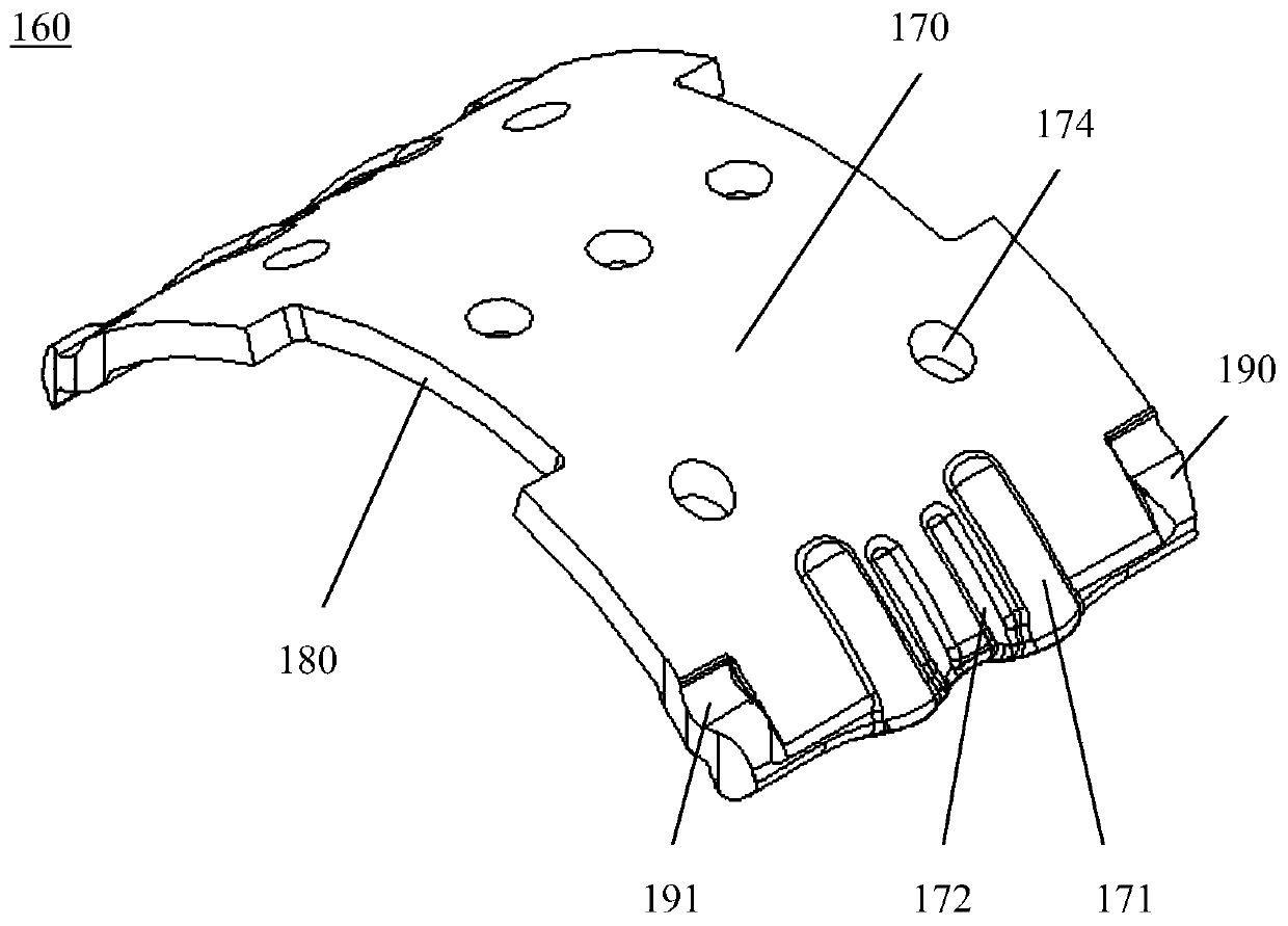 Hydraulic bushing comprising metal spacers