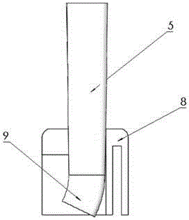 Device and method for controlling welding stress and deformation by combining heating with welding and chilling