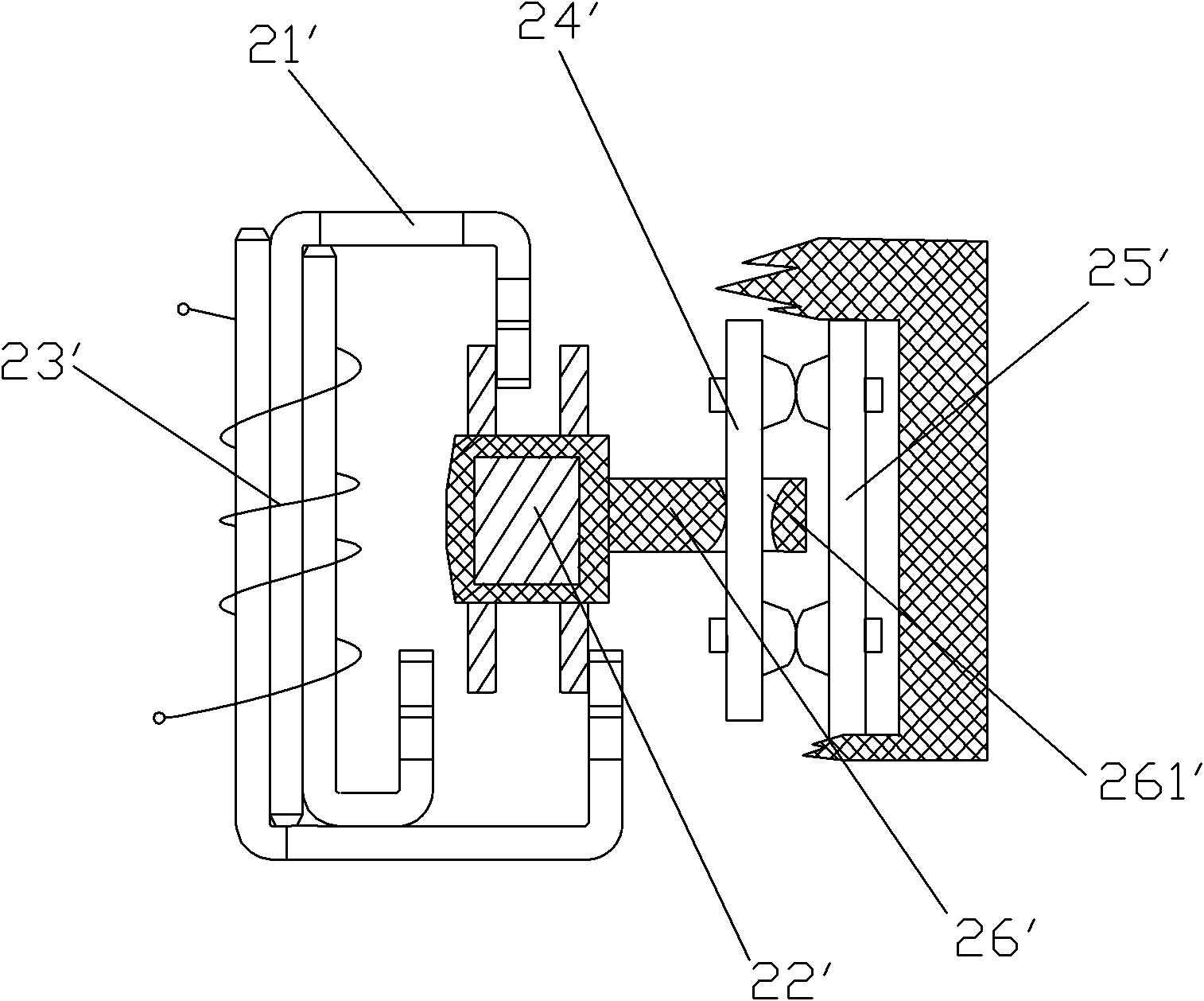 Magnetic latching relay with symmetrical transmission structure