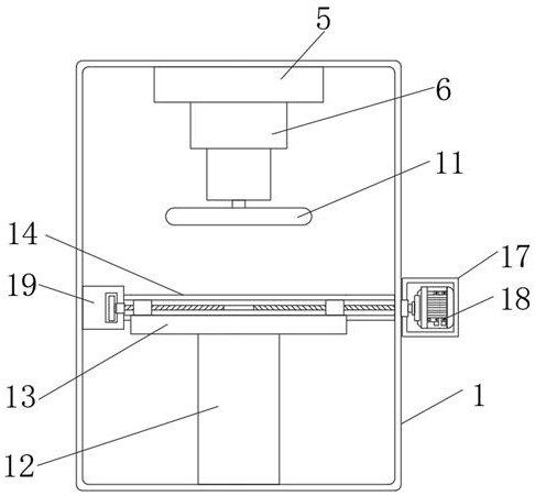 A hot pressing device for plywood production