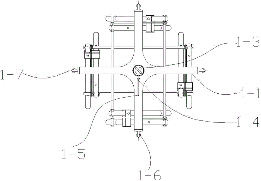 Two-dimensional omnibearing launching and retrieval device of underwater glider and launching and retrieval method