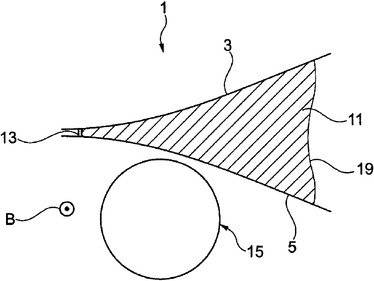 Apparatus and method for producing a plasma, and use of such an apparatus