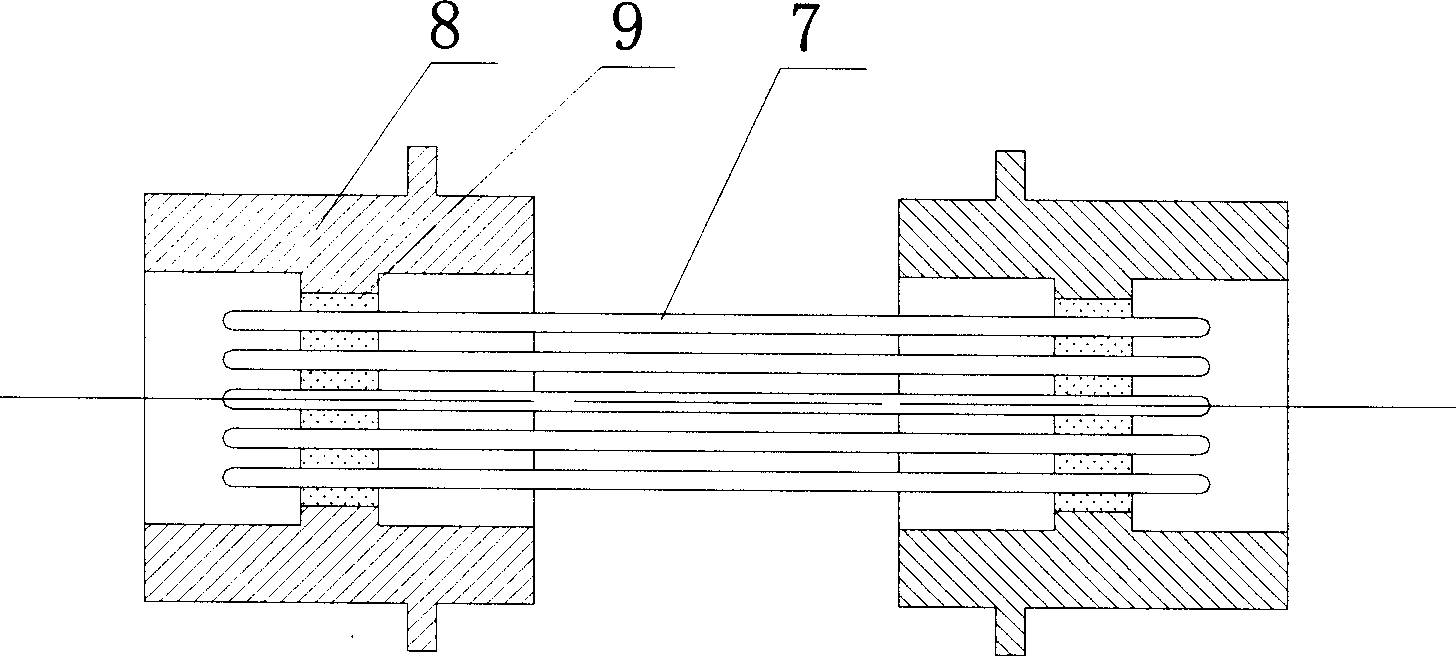 Glass or ceramic sintered electric through piece for reactor safety shell