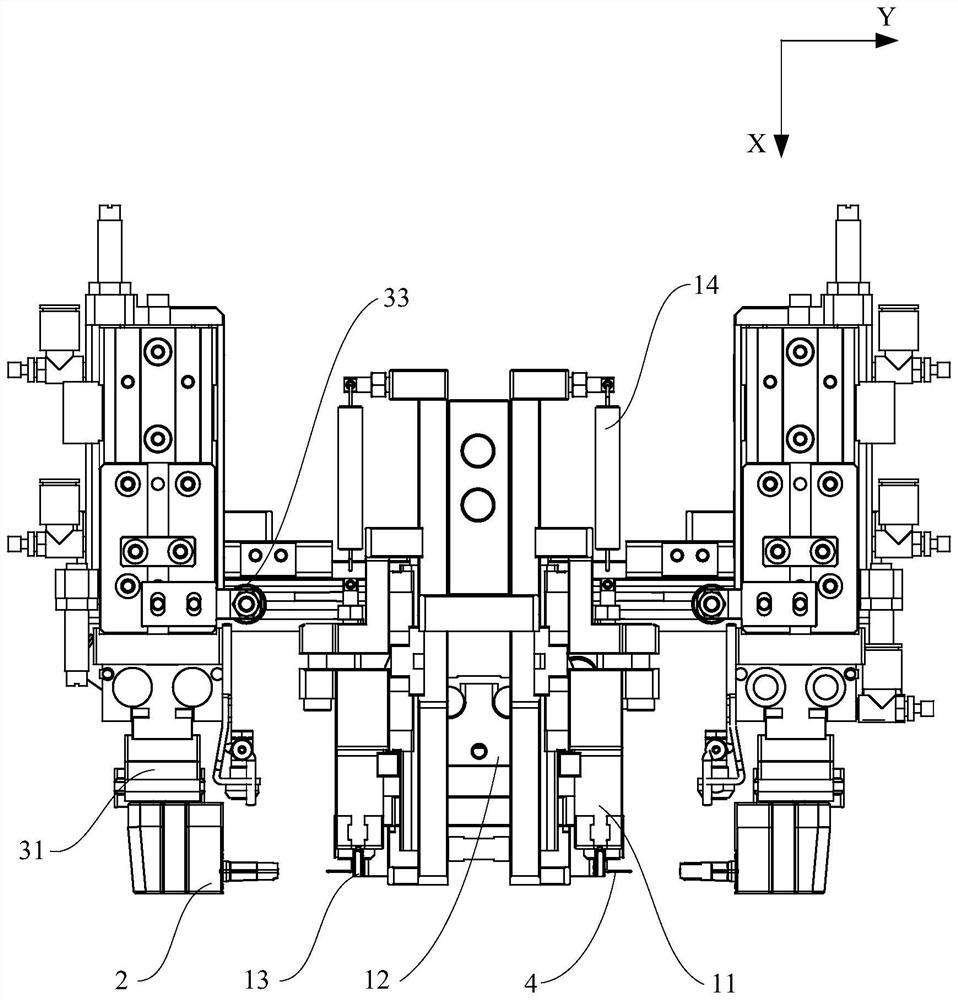 Injection molding insert embedding device and injection molding insert embedding method