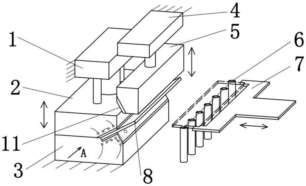 Device for thermally bending titanium alloy sheet into profiles and its thermal bending method