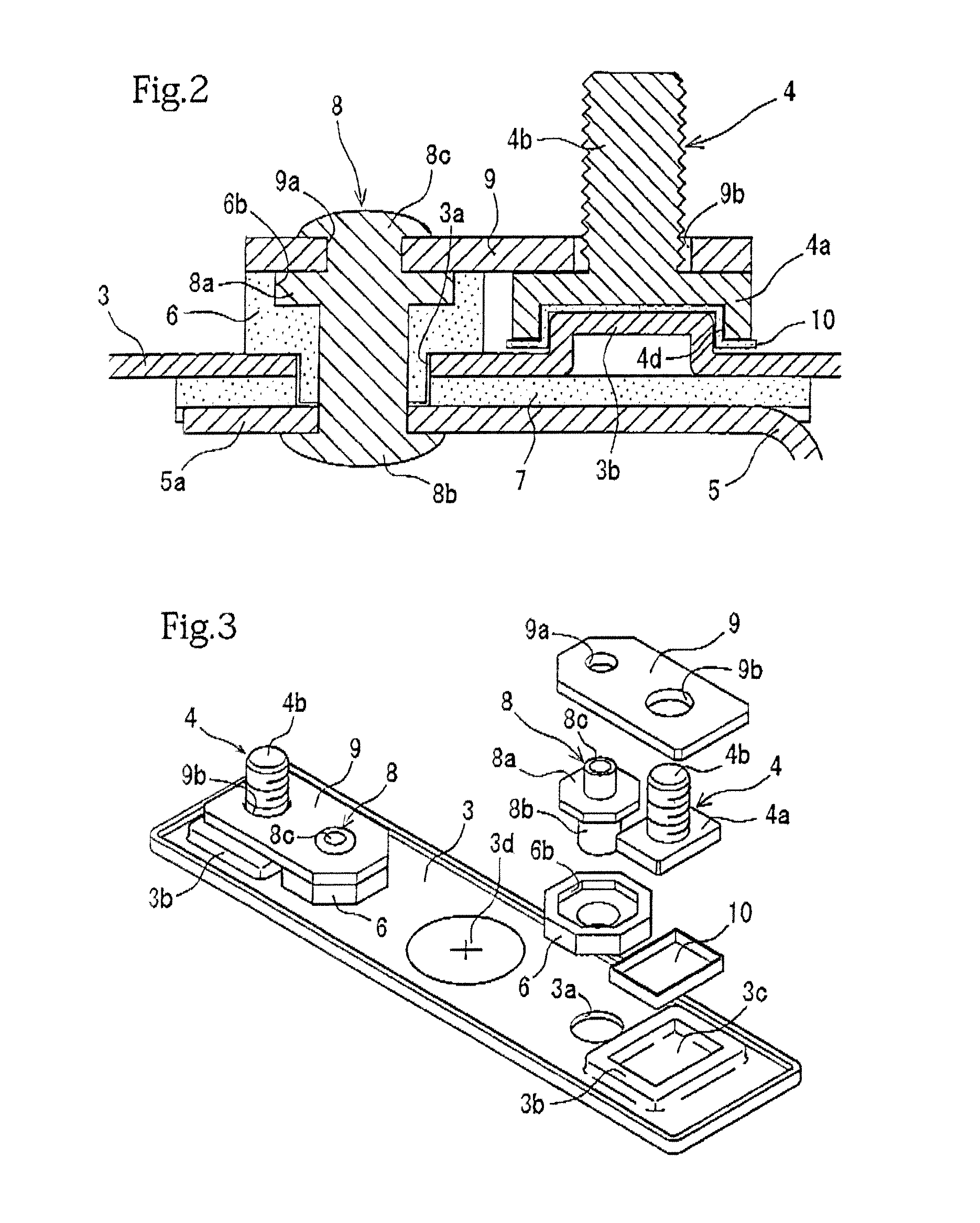 Battery including baffling member including one of projecting portion and recessed portion extending from lid plate