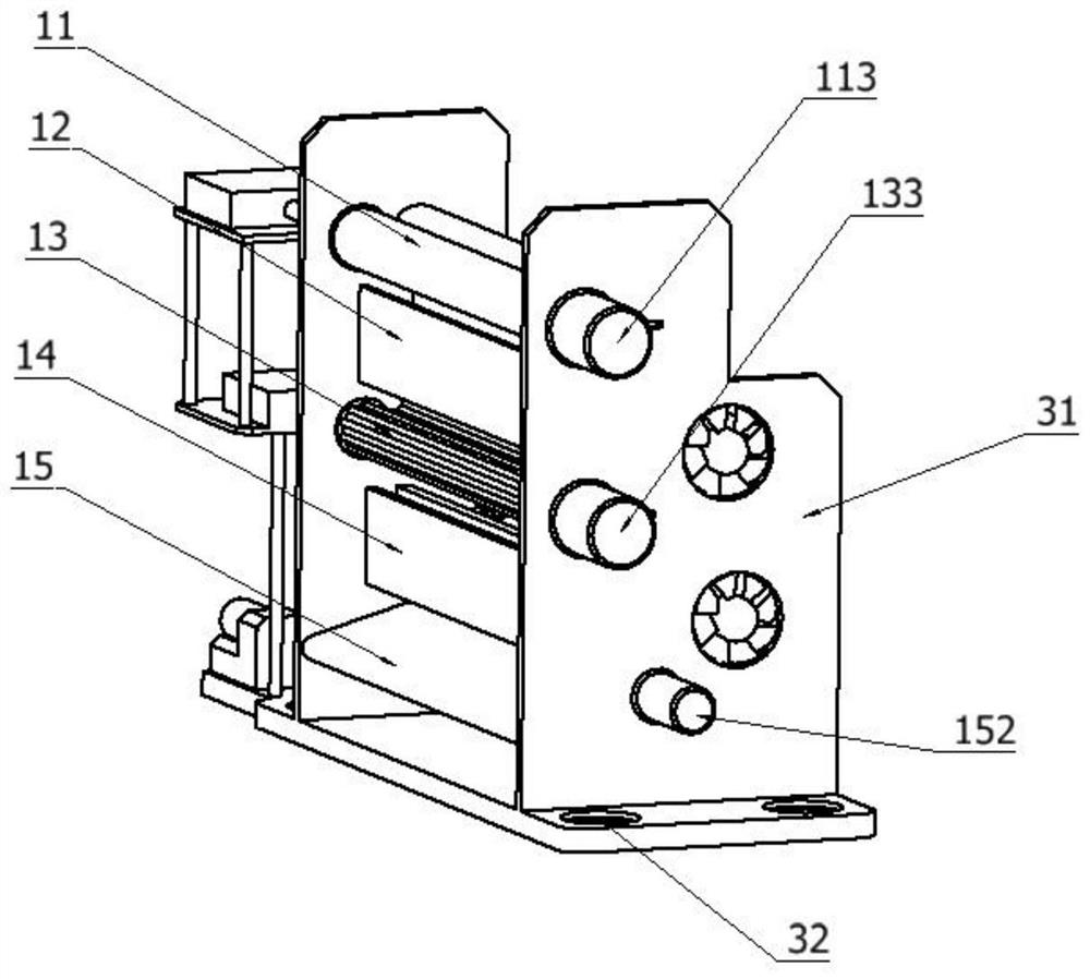 Spacing-adjustable solid tablet pulverizer