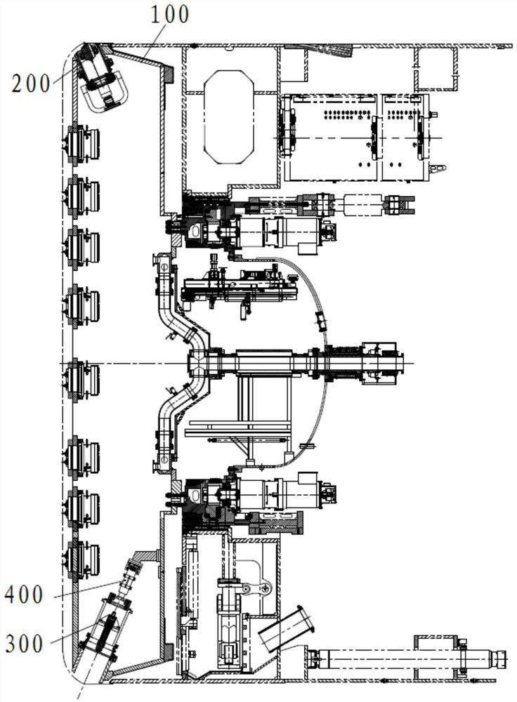 Expanding excavation device for replacing cutter on cutter head and cutter replacing method