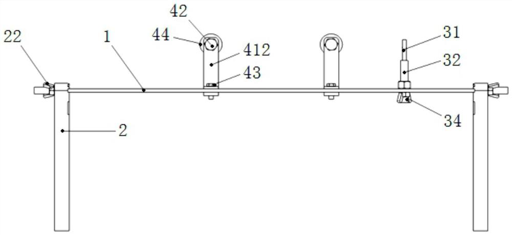 A rotatable multi-angle fixed fish operating table