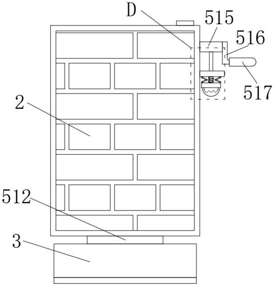 Solar panel with anti-covering structure