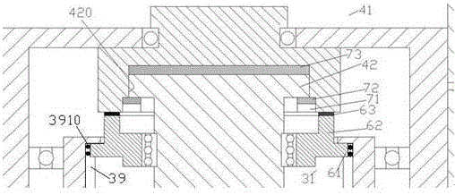 Workbench latch device with high locking efficiency