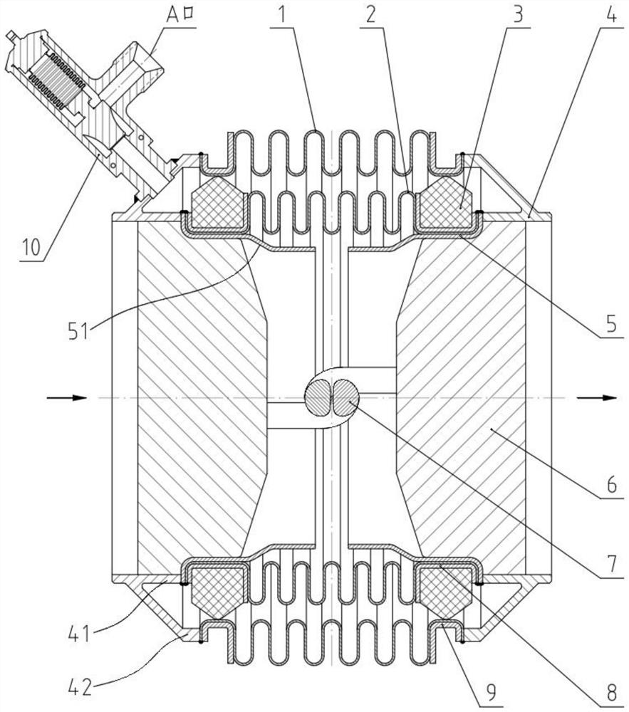 Pipeline compensator with inner support