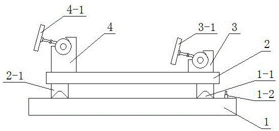 Bituminous waterproof roll material film-covering correction device