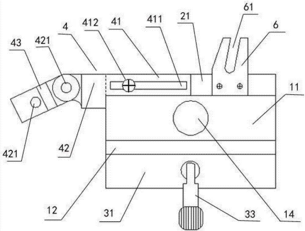 Worm wheel gear tooth axial center measuring device and measuring method thereof