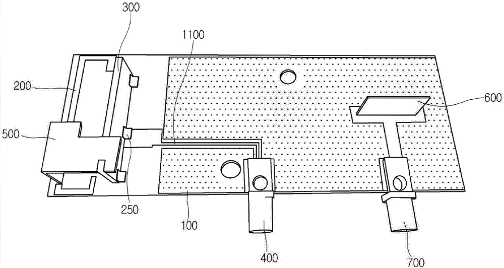 Broadband Antenna In The Crash Pad For Vehicle