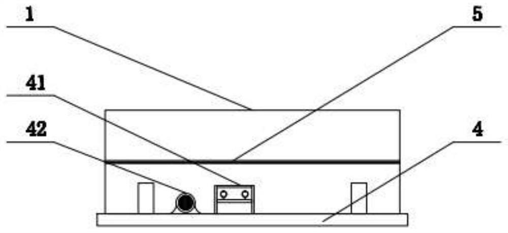 Forming tool for carbon fiber composite material landing gear strut