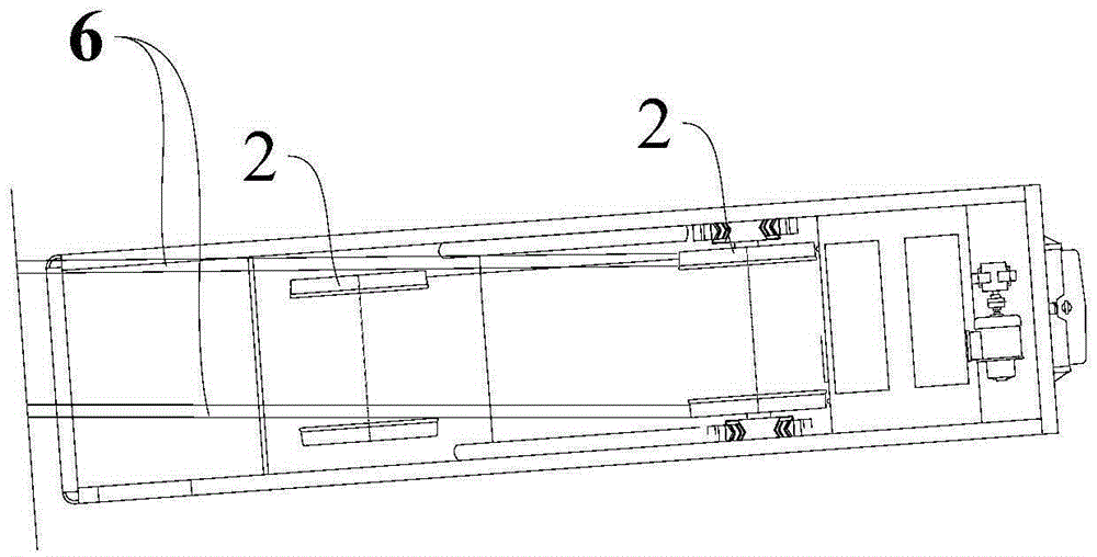 Electric locomotive derailment detection device and electric locomotive with it