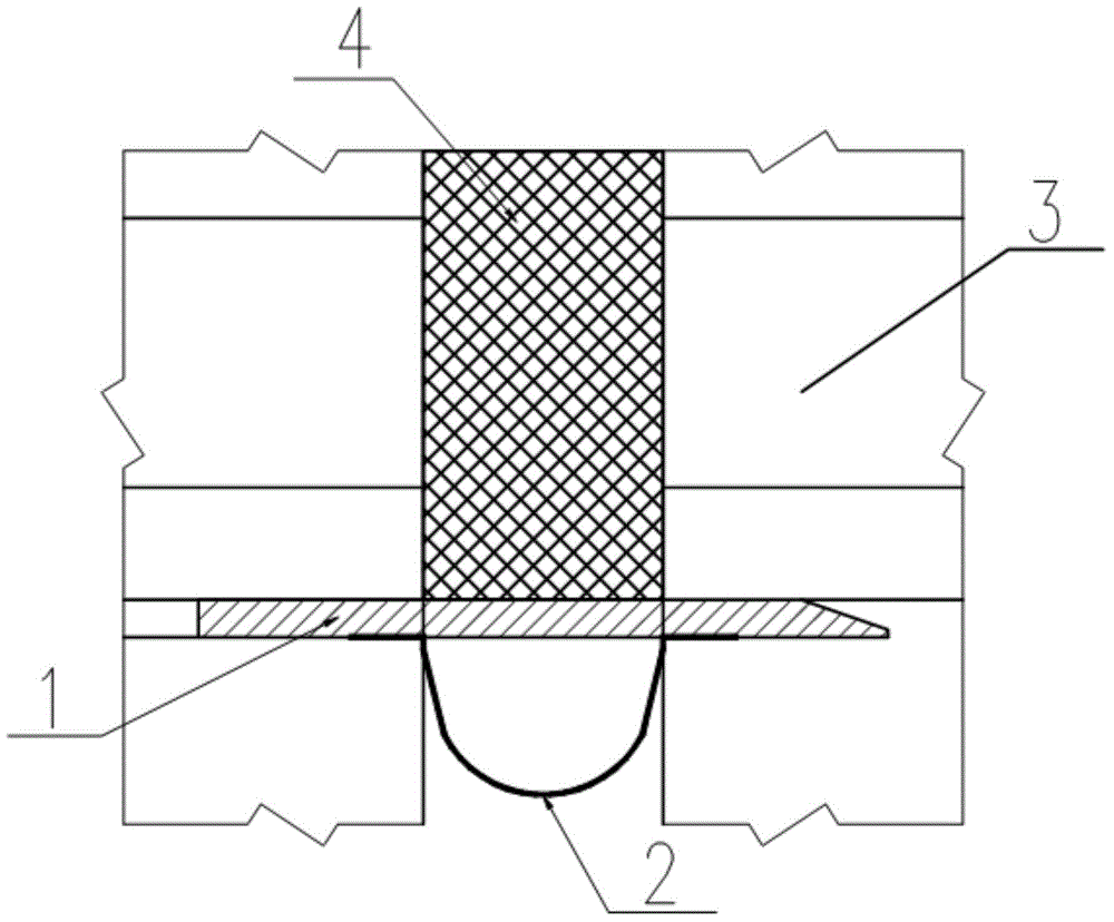 Water-stop and ash-retaining structure for comb-tooth plate expansion joints