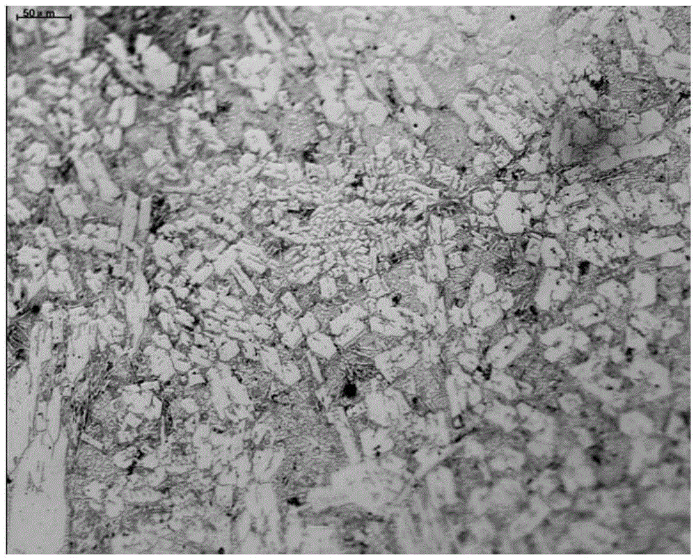 A wear-resistant surfacing alloy containing ceramic phases of mo and cr elements and its preparation process