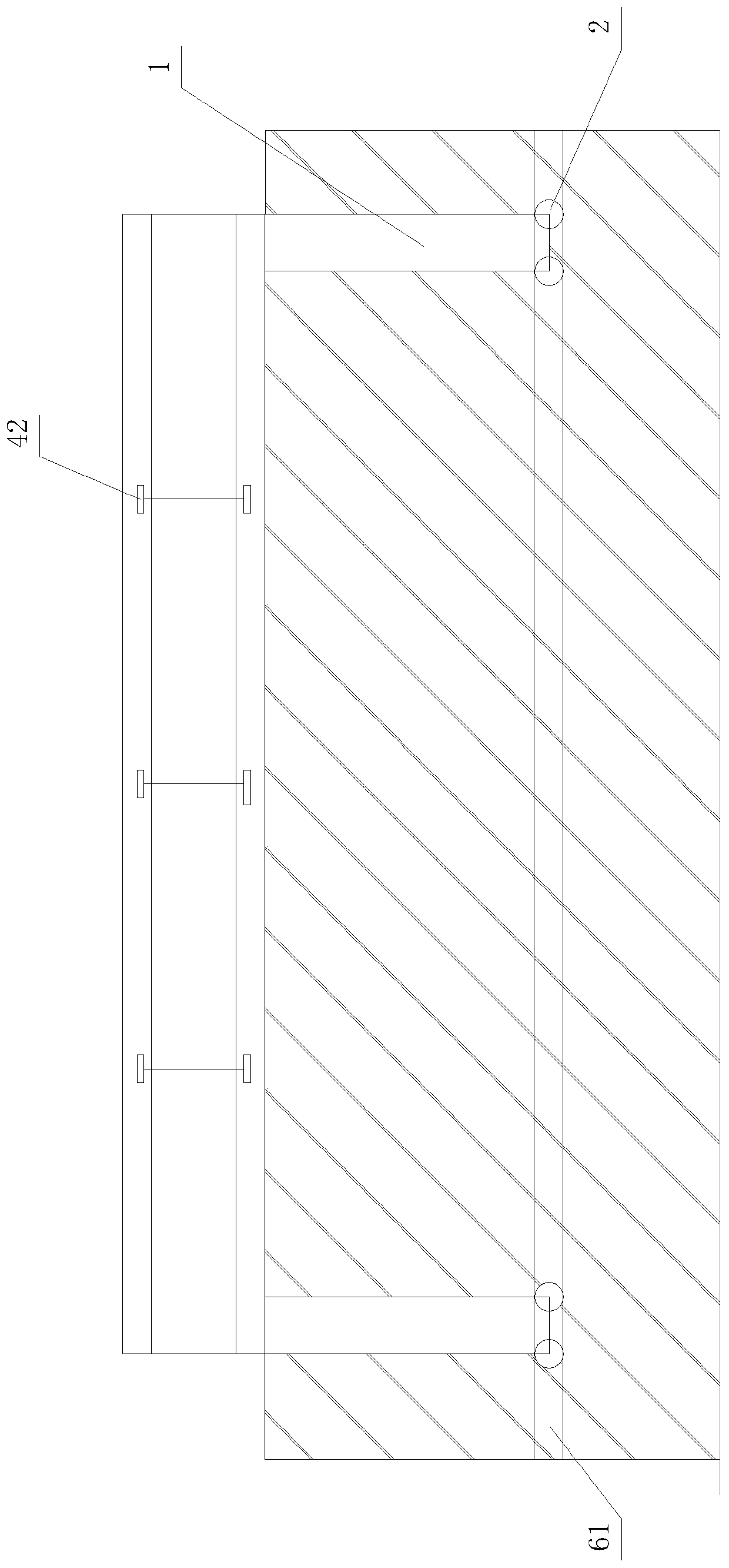 Free face transverse slip form concrete pouring device