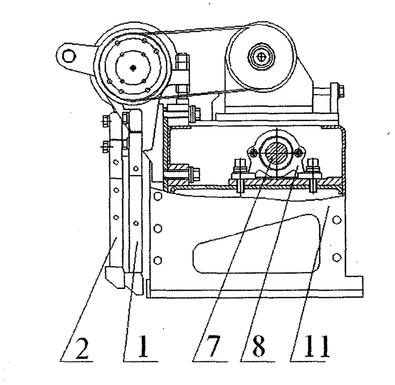 Screed possessing uniform amplitude of spreader