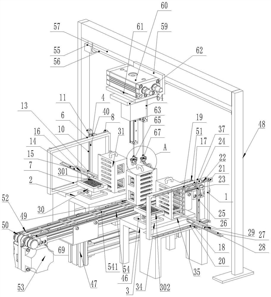 Automatic chip discharging and conveying device