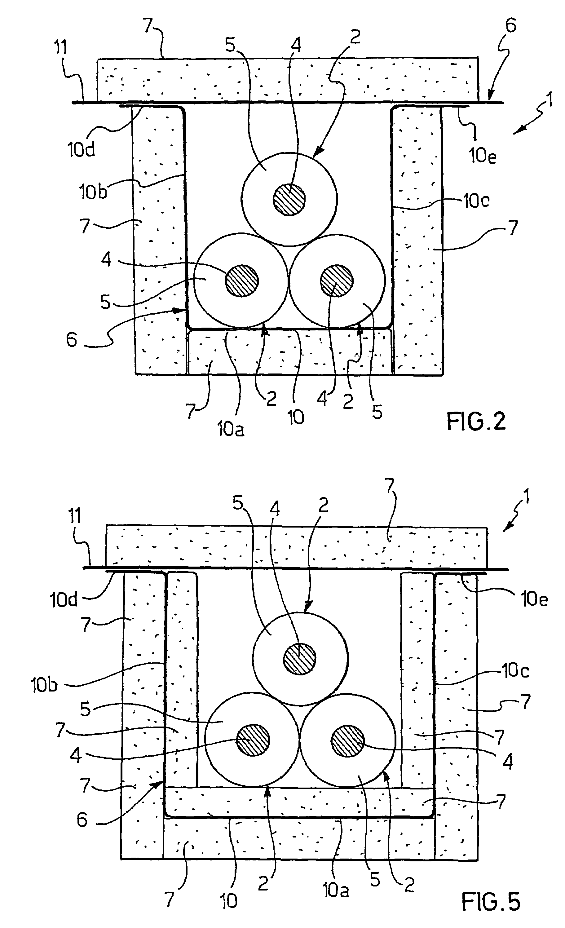 Method for shielding the magnetic field generated by an electrical power transmission line and electrical power transmission line so shielded