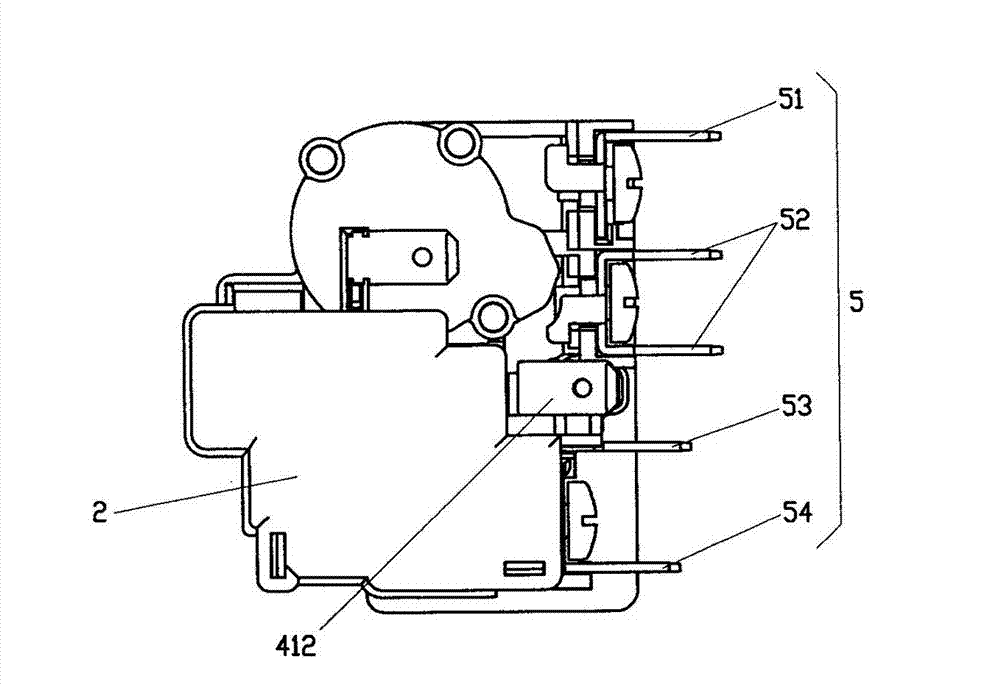 Integrated motor starting and protecting device with improved structure