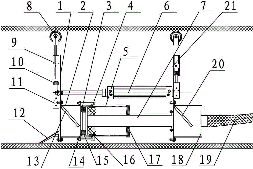 Desilting device used for underdrainage pipeline and stepped type moving method of desilting device