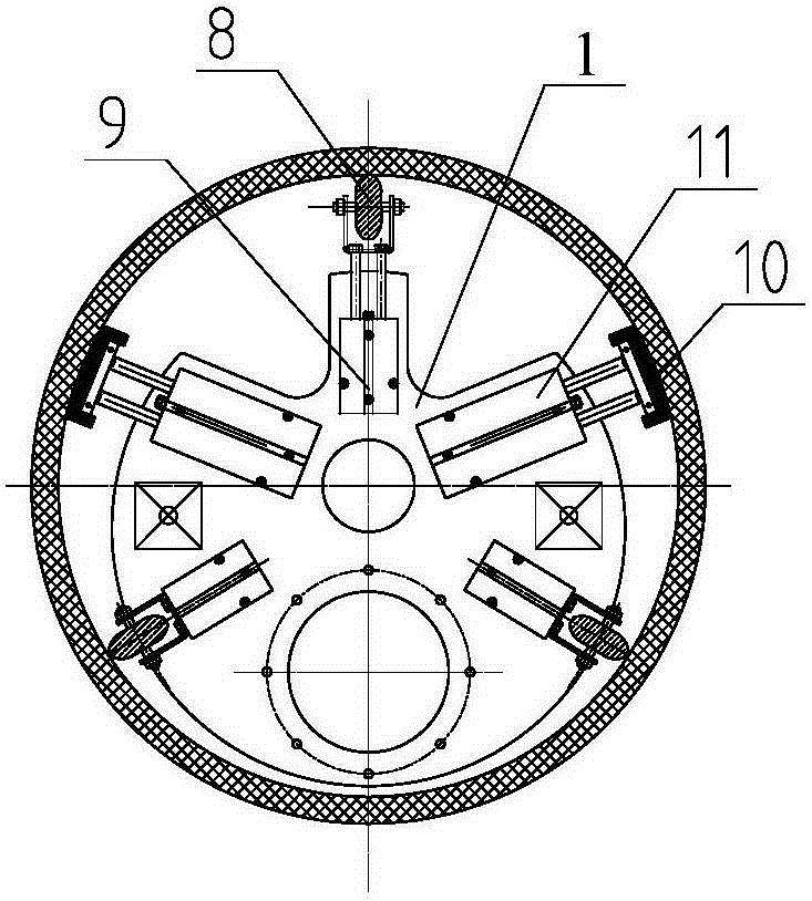 Desilting device used for underdrainage pipeline and stepped type moving method of desilting device