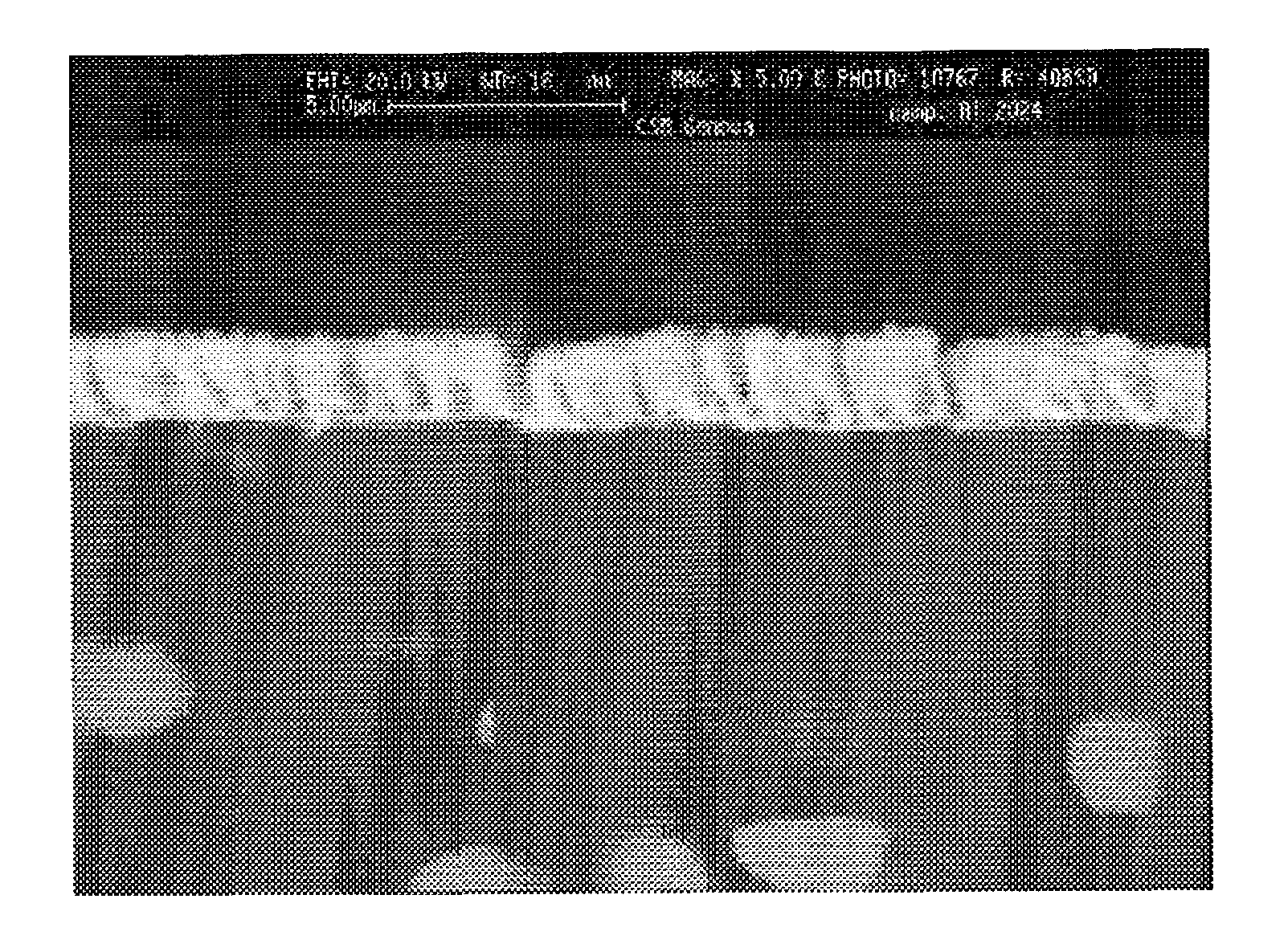 Composite with a low emissivity in the medium and far infrared, and with a low reflectivity in the visible and near infrared