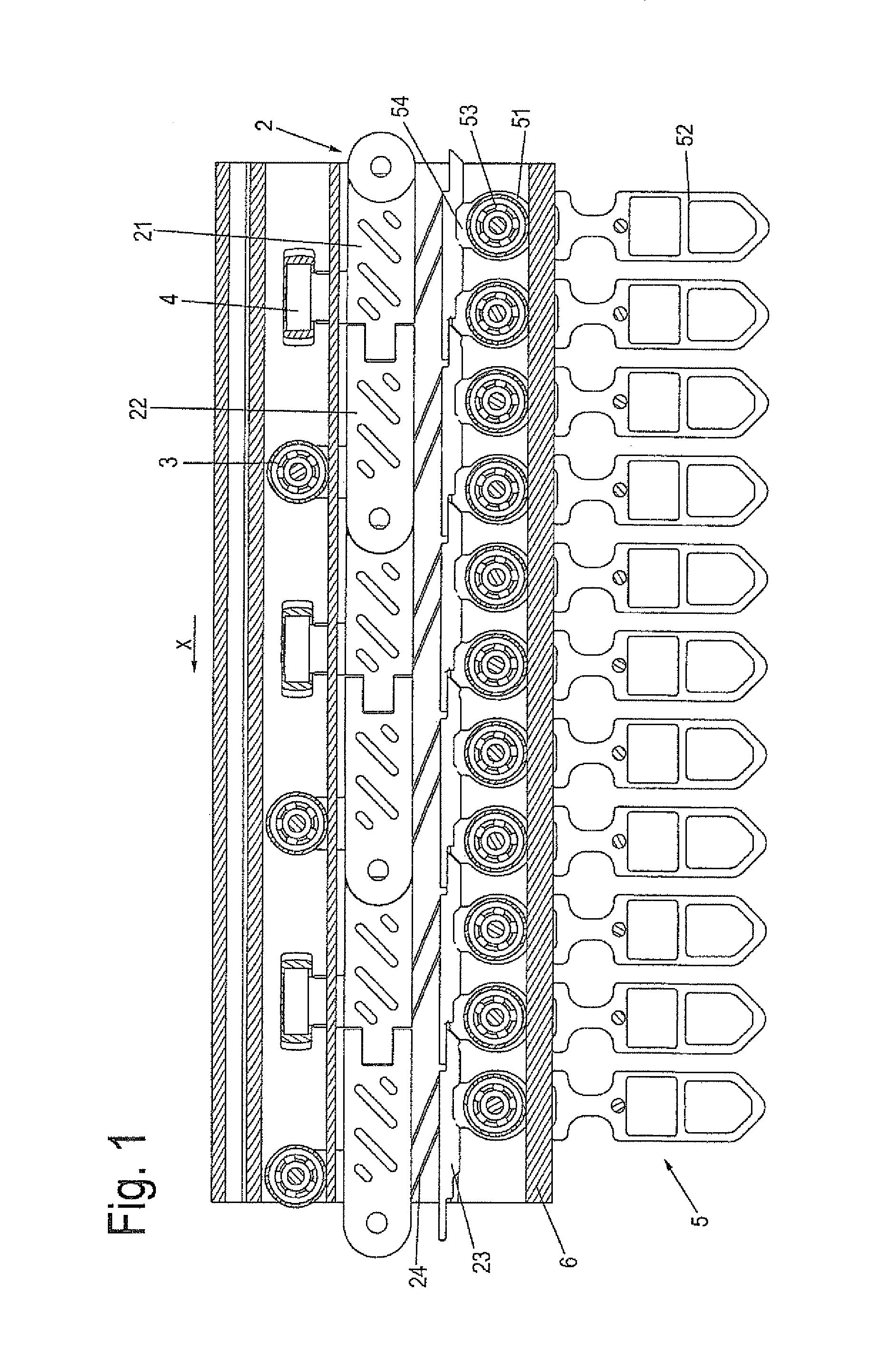 Chain link of a transport chain, transport chain of a conveyor and conveyor