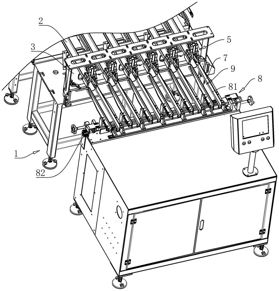 Blocky material conveying device and food loading production line