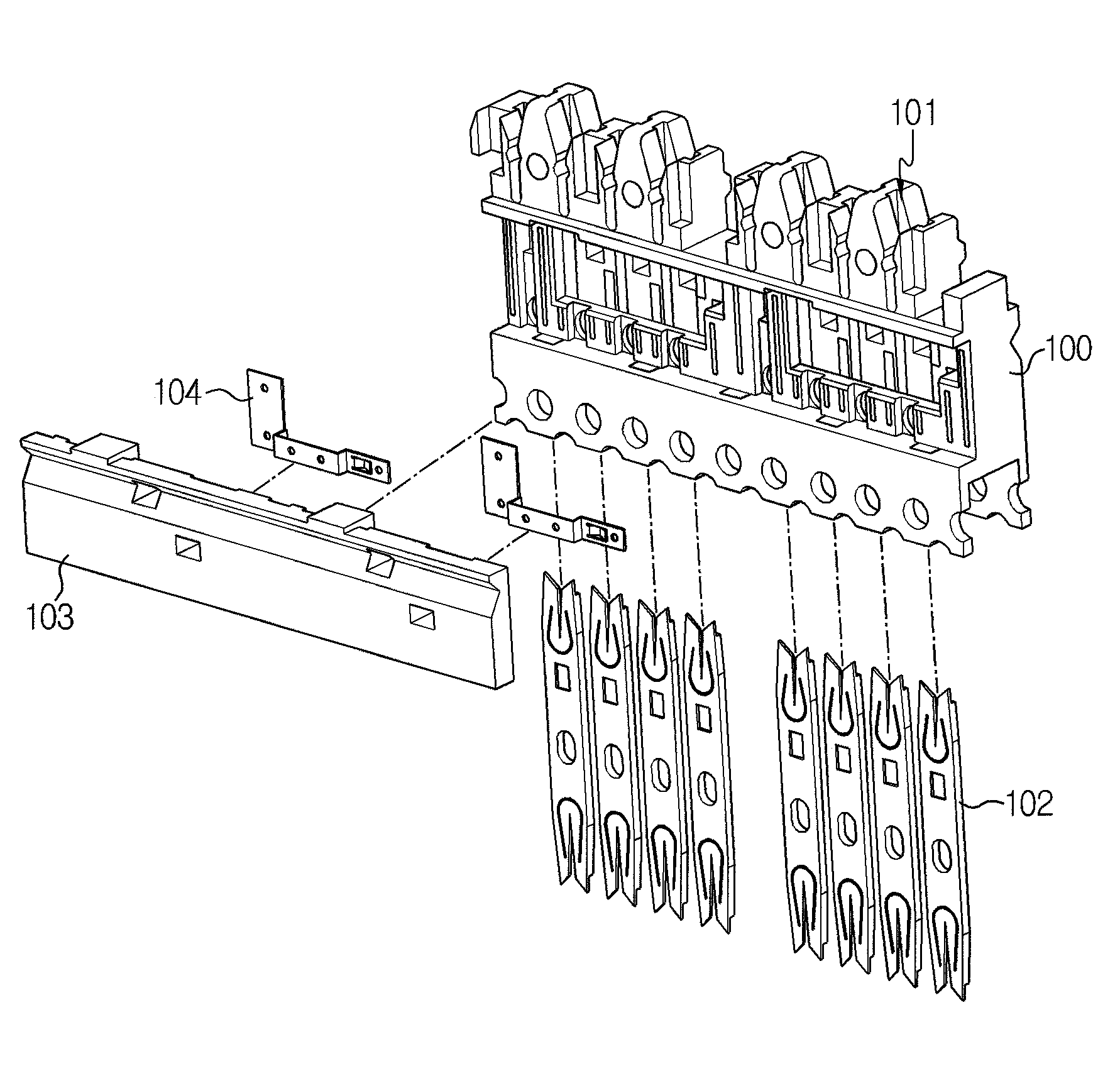 Connecting block improved in crosstalk-characteristics