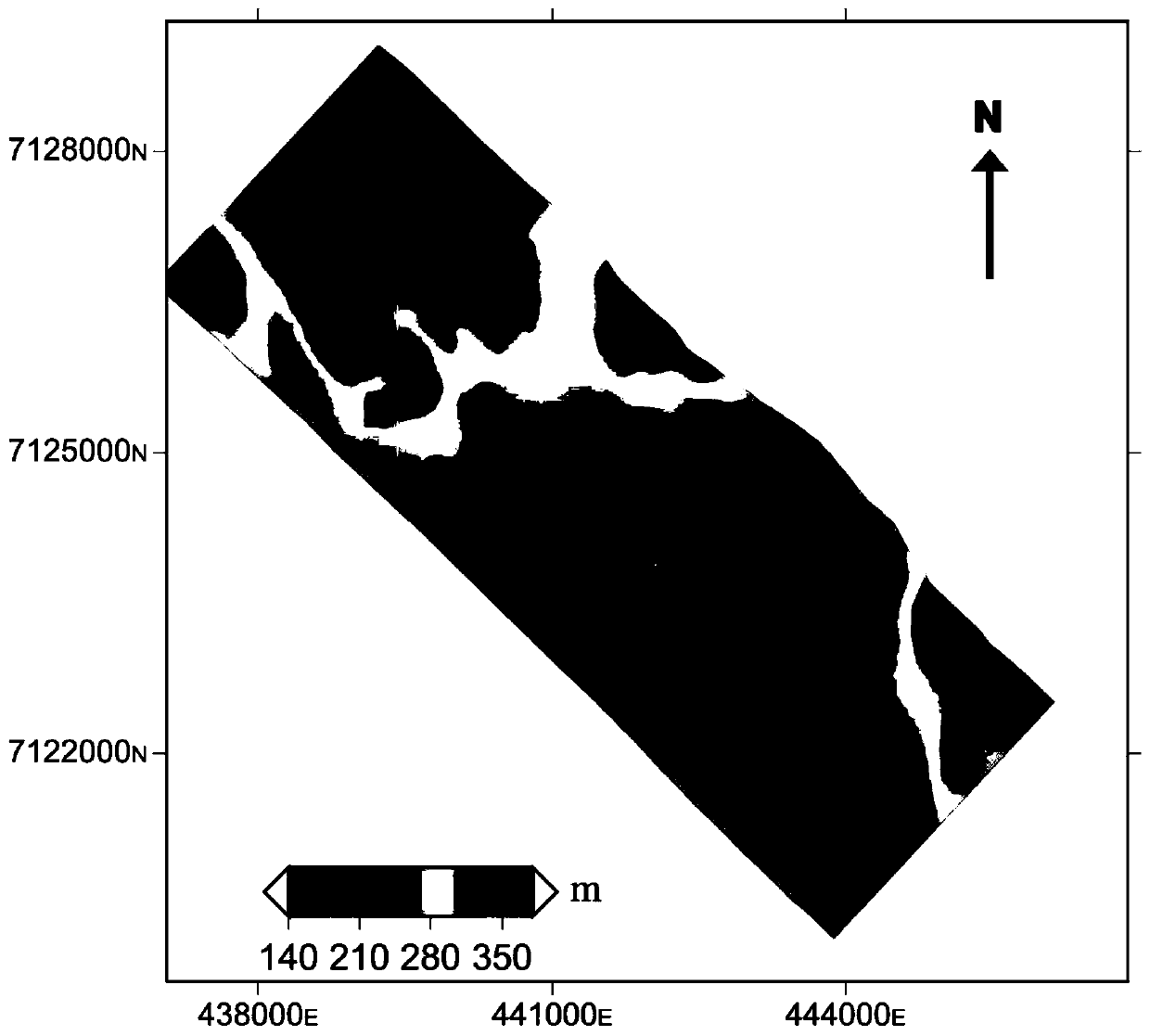 InSAR residual motion error estimation method and device considering topographic relief