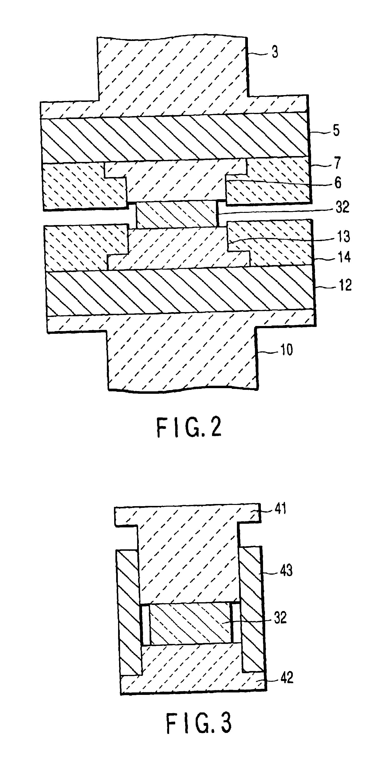 Apparatus and method for forming silica glass elements