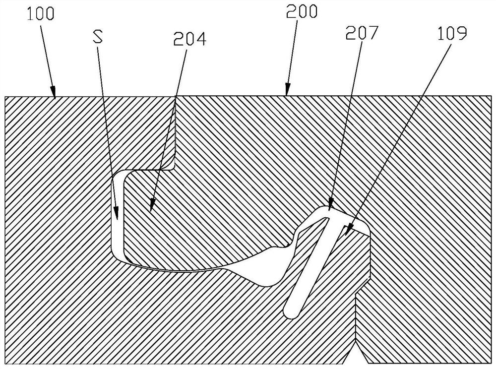 Connecting structure of lock catch plate surface and plate lock catch