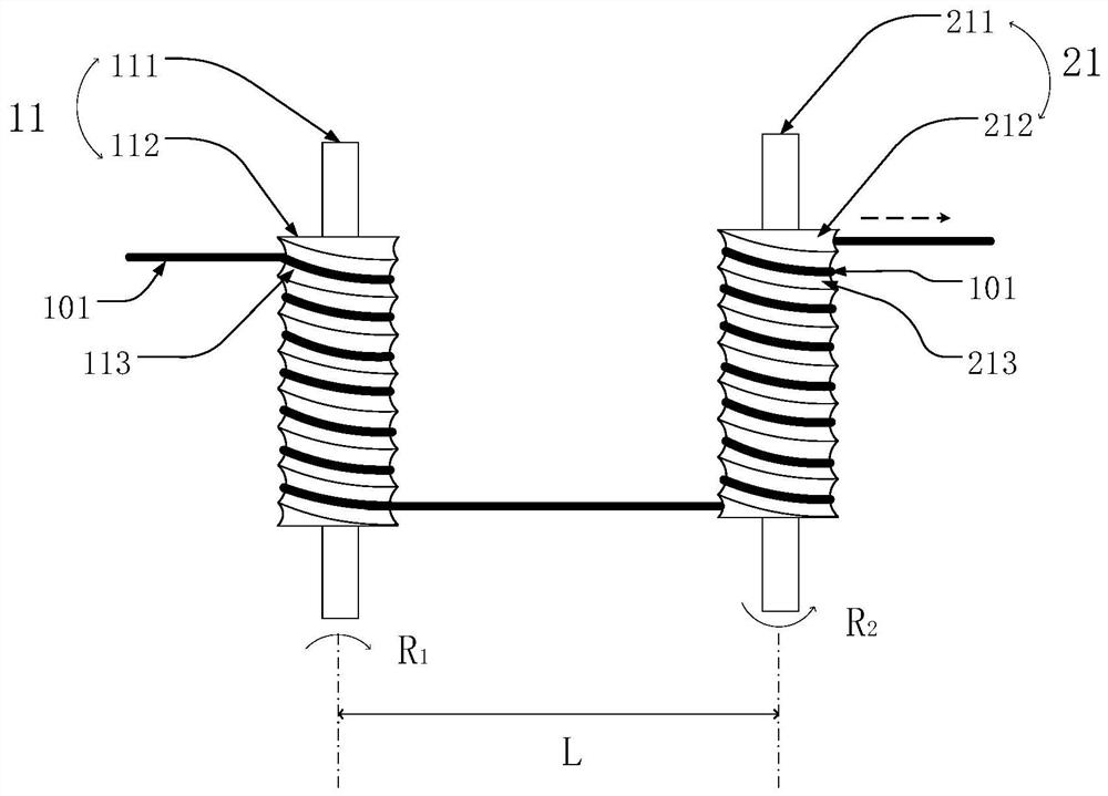 Fiber rope pre-drawing device and pre-drawing method