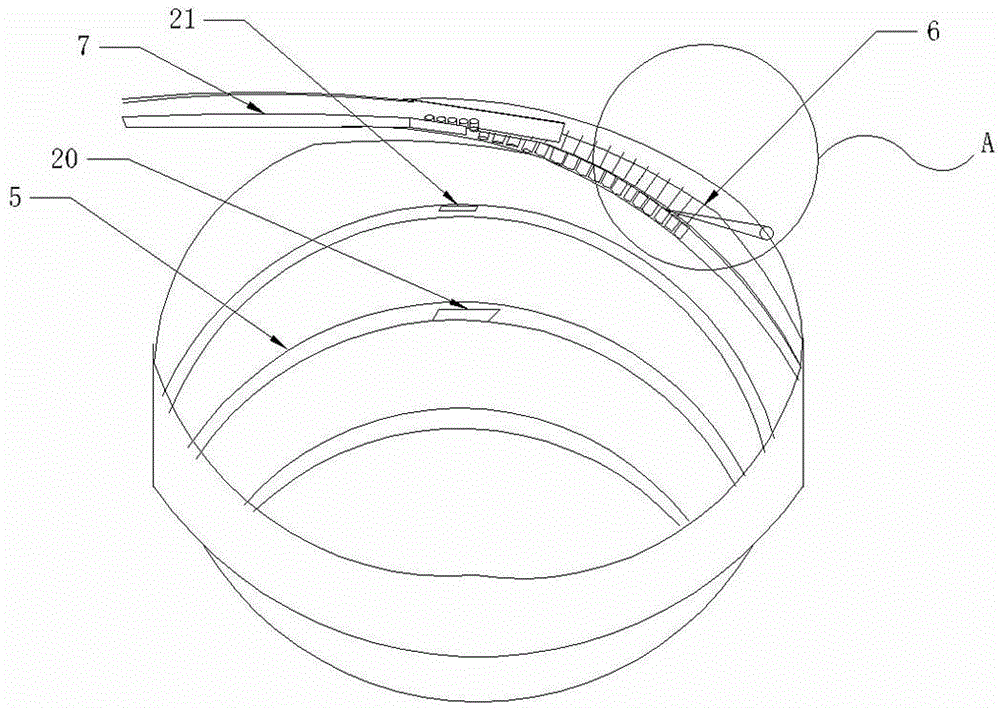 Automatic feeding device for capacitors